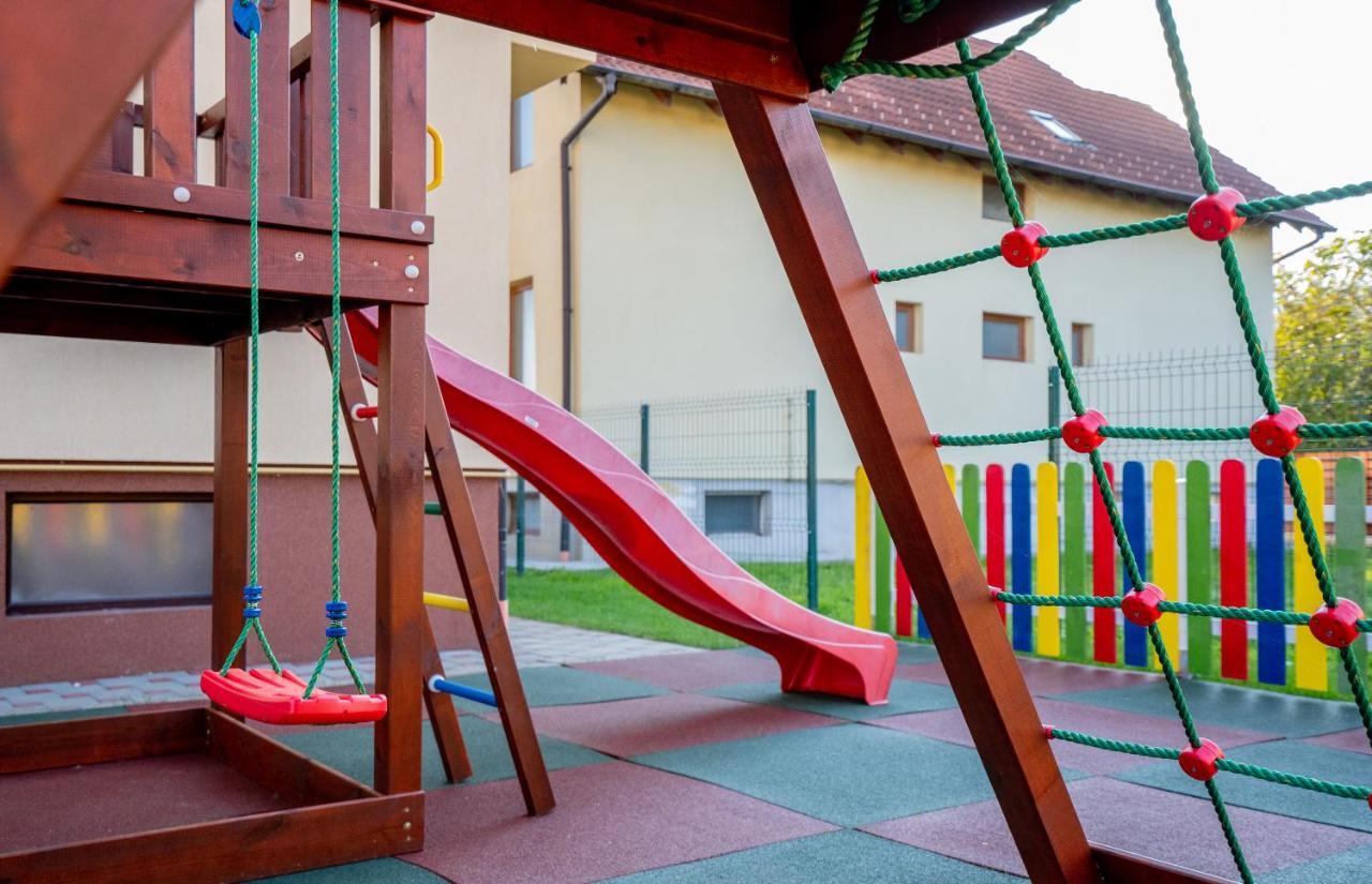 Roots Villa Redwood Braşov Exterior foto